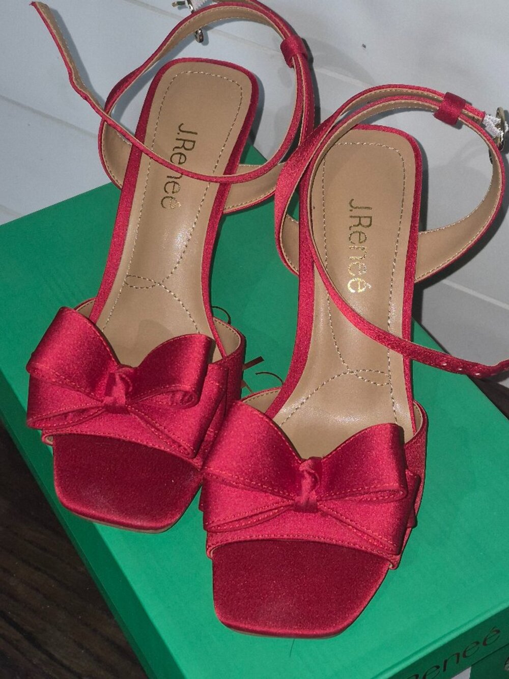 J.Renee' Red Satin with bow heels size 7M